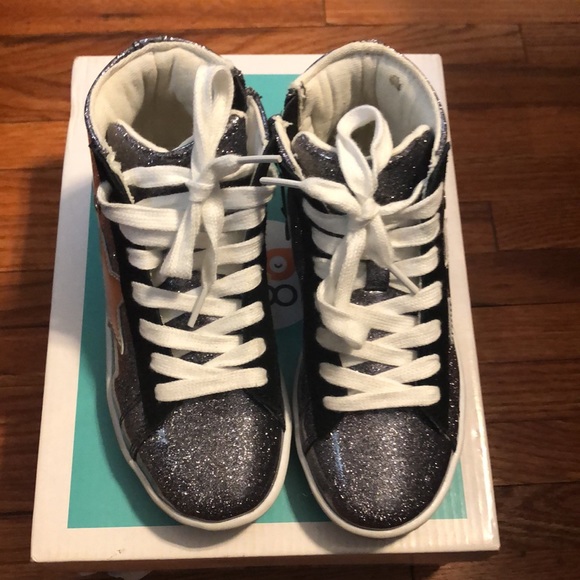 Hoo Arias Star Lace High Top Silver Glitter Sneaker - Picture 2 of 8